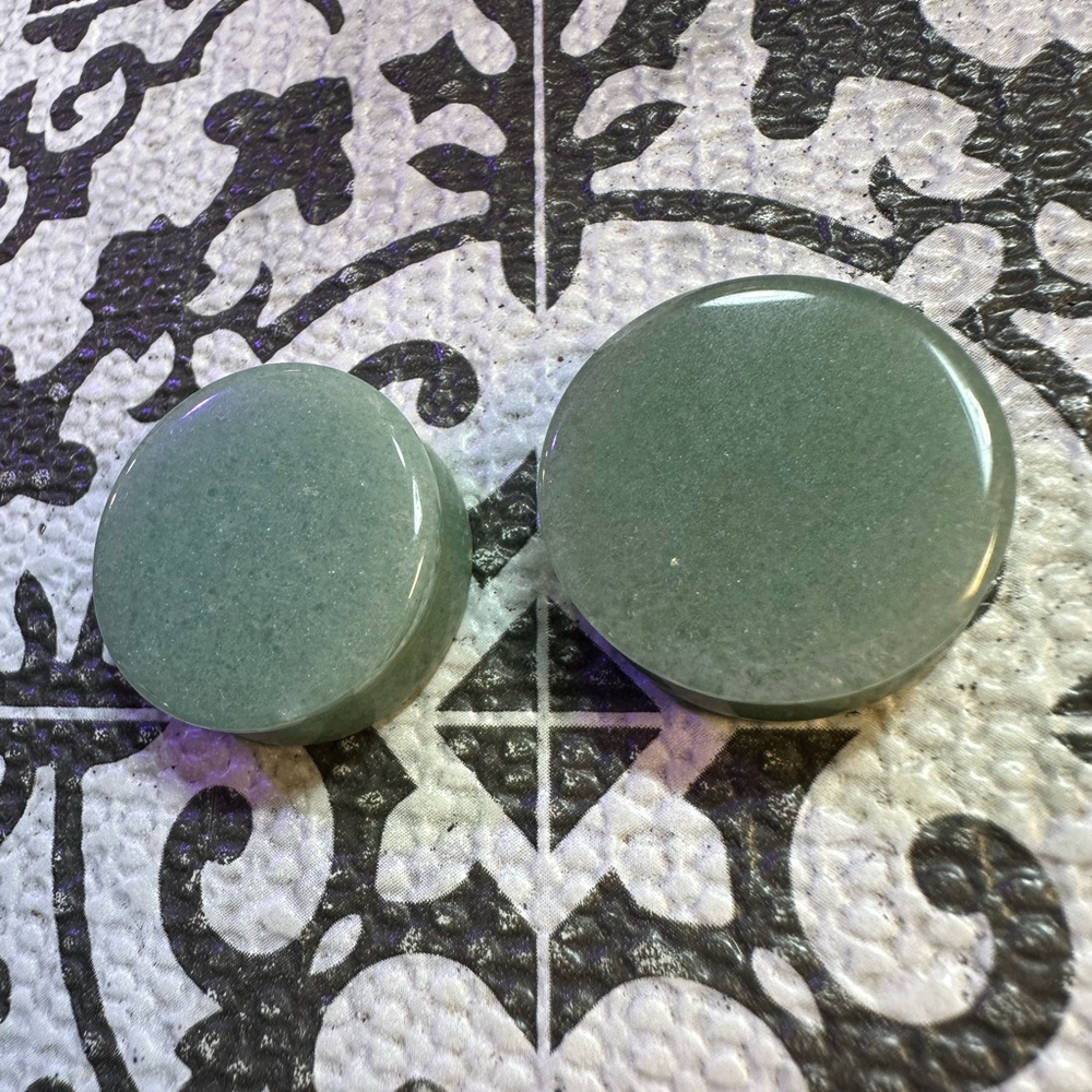 25mm (1 inch) Jade gauge plugs